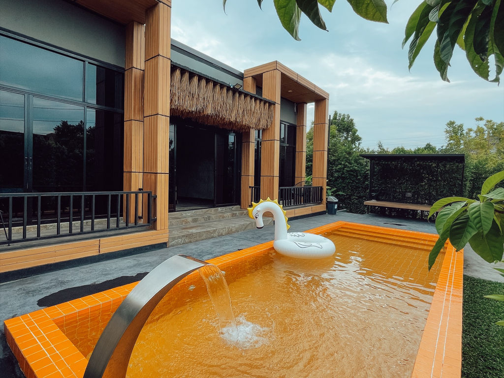 เดอะ พูล วิลล่า รีสอร์ต แอนด์ คาเฟ่ บางแสน, บางแสน
(The Pool Villa Resort & Cafe Bangsaen)